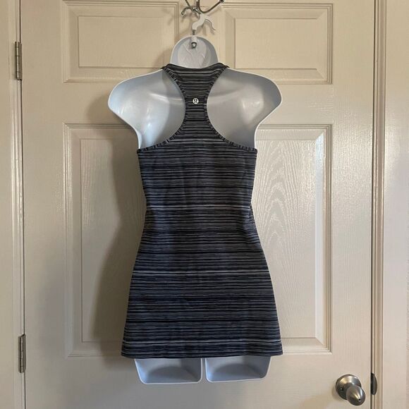 Lululemon Size 8 Cool Racer Back Tank Top Cyber Black - Picture 5 of 7